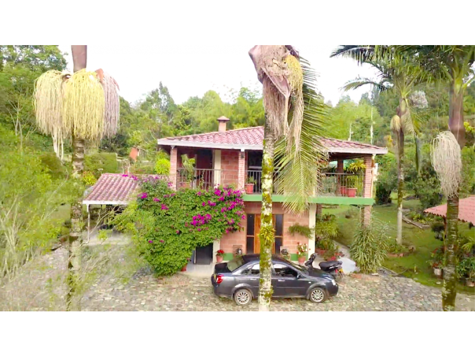Finca En Parcelación Guarne Tres Construcciones Y Lote De 9.300 m²
