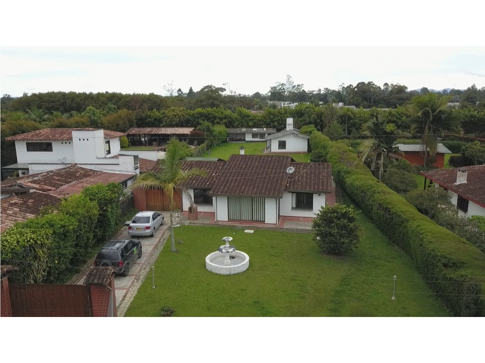 En Exclusivo Sector De Llanogrande Casa Campestre 1.600 m²