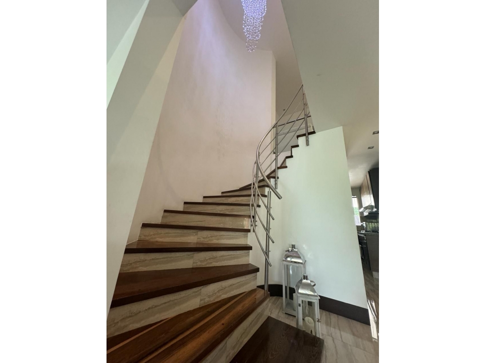Casa en Pinares cerca a restaurantes, supermercados y zonas deportivas — foto 3