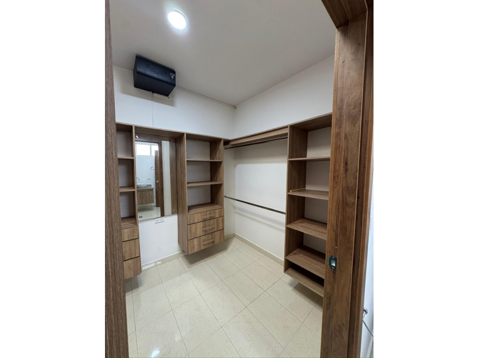 AMPLIA, CÓMODA y LINDA CASA — foto 2