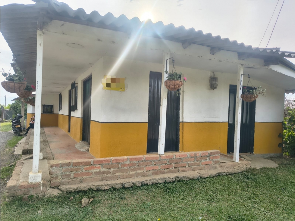 CASA GRANDE EN VEREDA A LAS AFUERAS DE PEREIRA