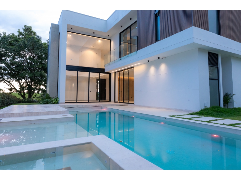 CASA AMPLIA Y MUY BONITA - 1
