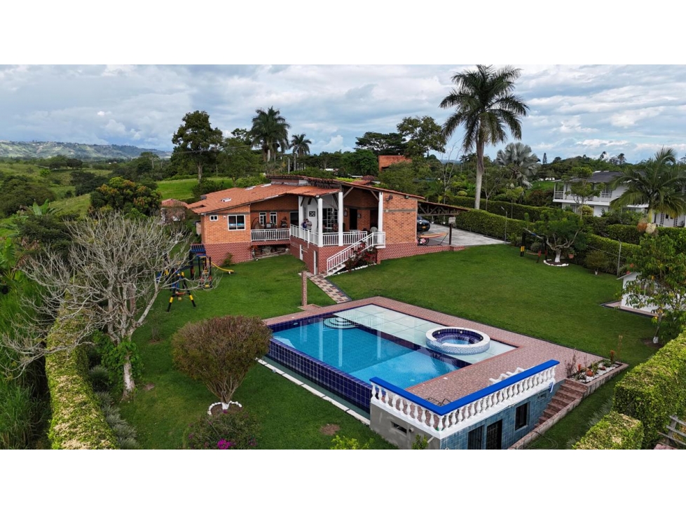 Hermosa casa campestre en parcelacion