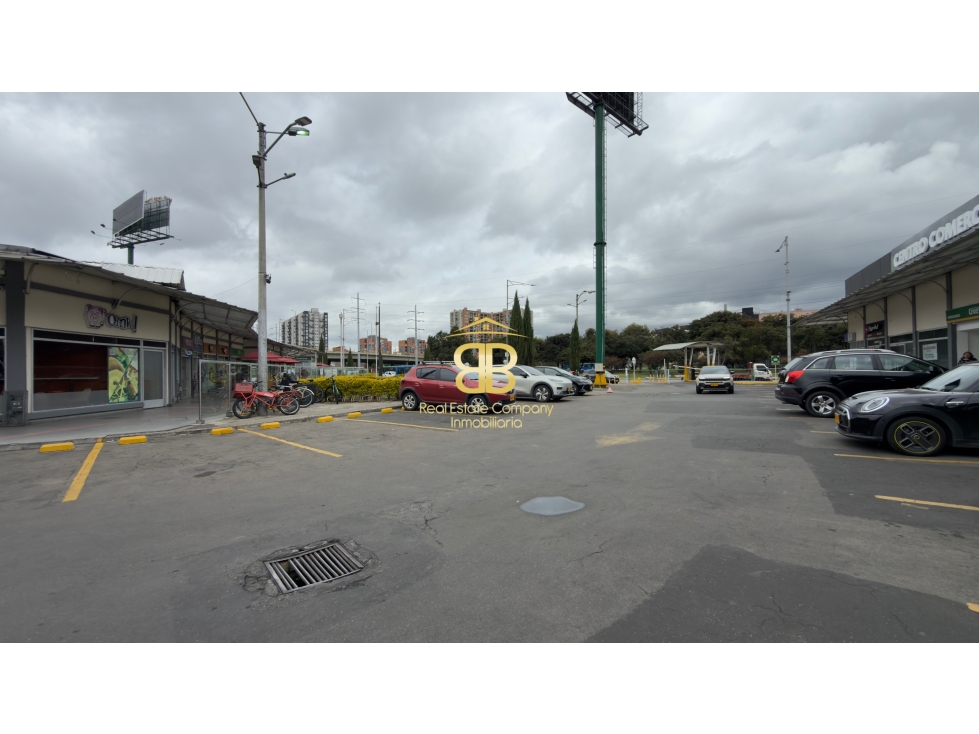 SE VENDE LOCAL COMERCIAL EN CENTRO COMERCIAL AUTOPISTA NORTE — foto 3