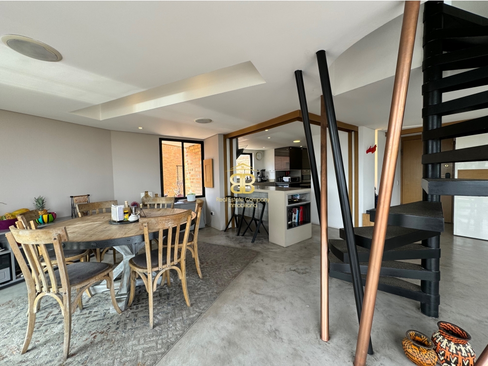 SE VENDE MAGNIFICO APARTAMENTO TRIPLEX CON TERRAZAS EN CHICÓ — foto 2