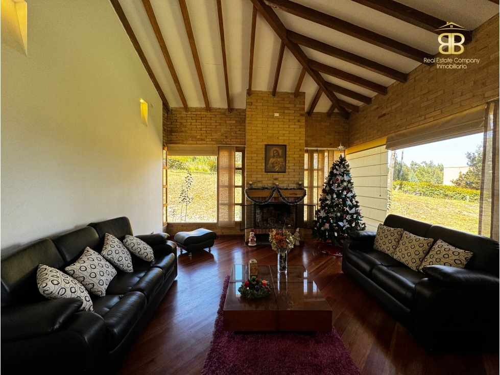 SE VENDE MAGNÍFICA CASA EN BOSQUES DE RENANIA EN BRICEÑO — foto 4