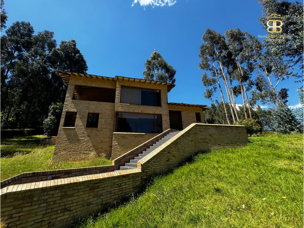 SE VENDE MAGNÍFICA CASA EN BOSQUES DE RENANIA EN BRICEÑO — foto 2