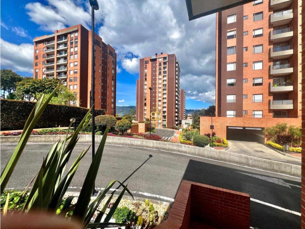 SE VENDE APARTAMENTO COLINA