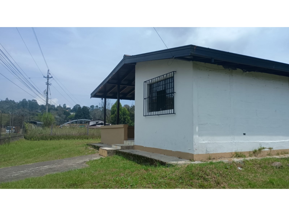 SE RENTA CASA PARA VIVIENDA O NEGOCIO SECTOR EL SANGO GUARNE - 3