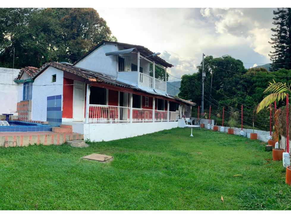 SE VENDE CASA FINCA EN EL HATILLO (BARBOSA) - 1
