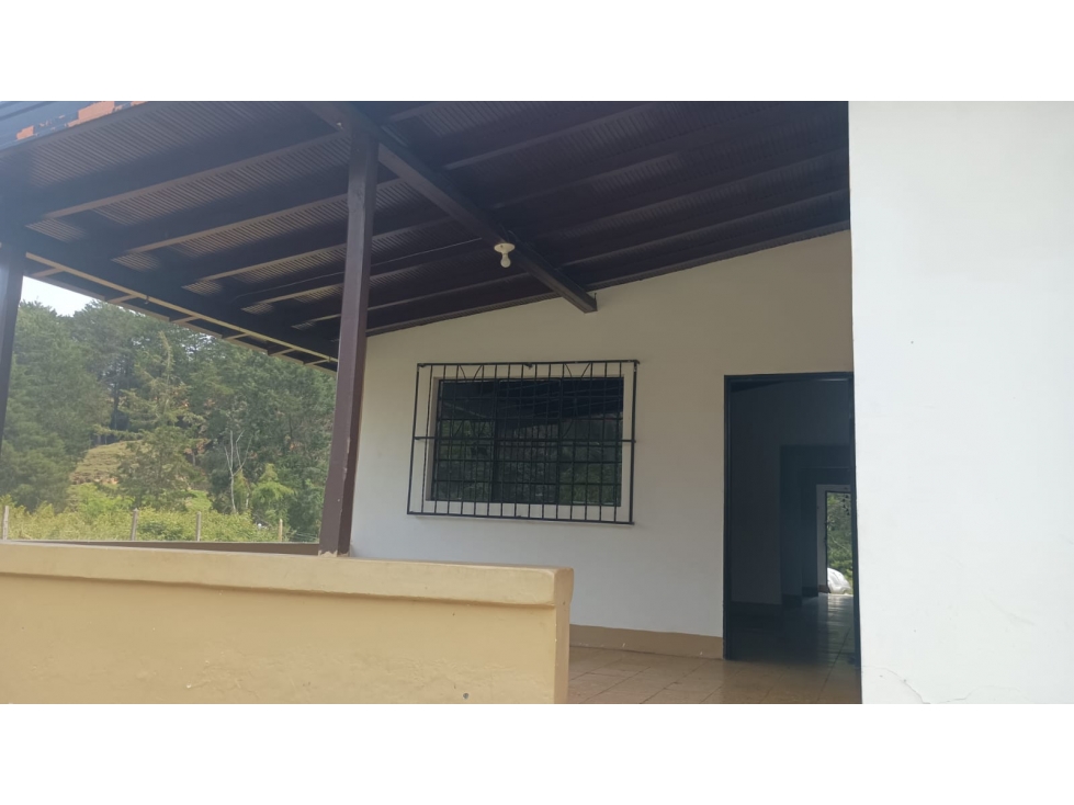 SE RENTA CASA PARA VIVIENDA O NEGOCIO SECTOR EL SANGO GUARNE - 2