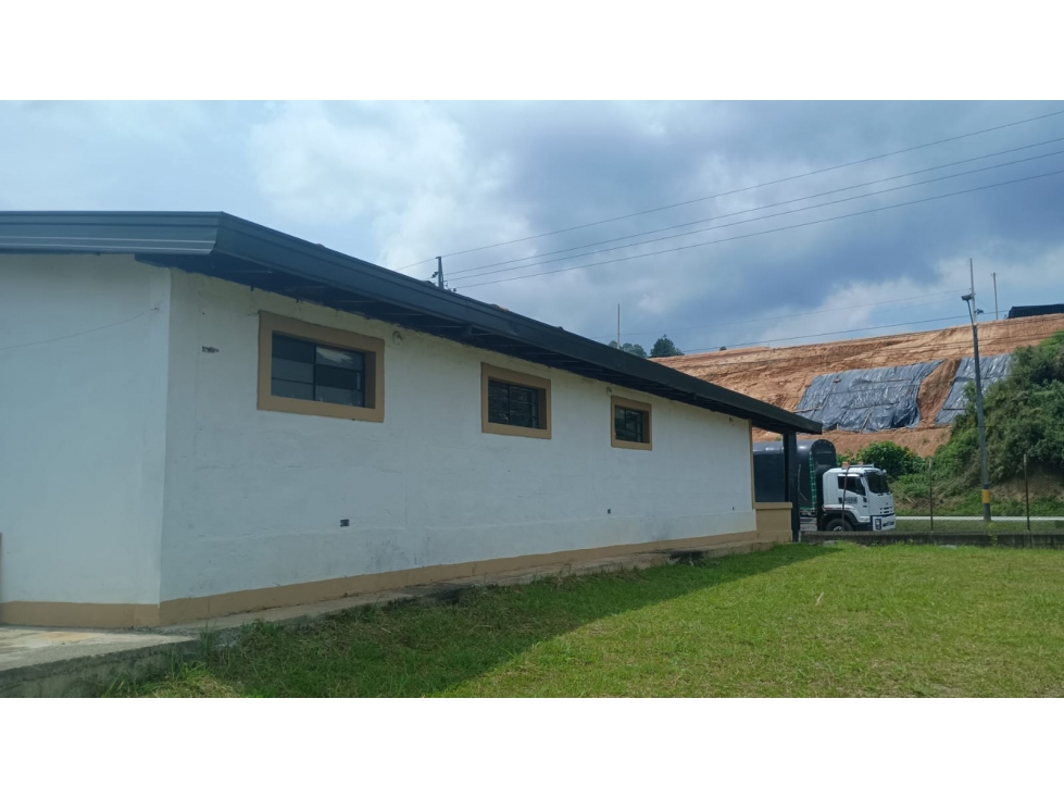 SE RENTA CASA PARA VIVIENDA O NEGOCIO SECTOR EL SANGO GUARNE - 4