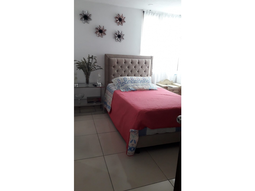 SE VENDE APARTAMENTO EN EL CENTRO REMODELADO de 103mt CERCA AL LAGO — foto 2