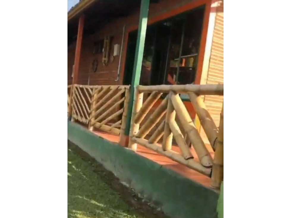 Se Vende Hermosa Finca por Arabia con Piscina y 3 casas — foto 2