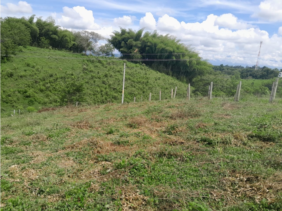 SE VENDE LOTE EN LA ESTRELLA CERCA A MORELIA EN PARCELACION — foto 3