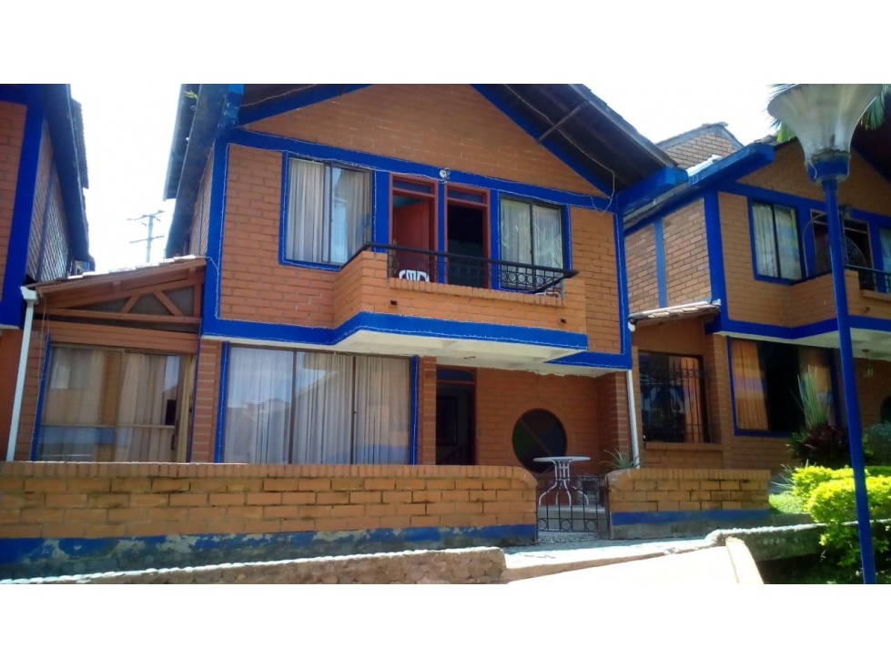 SE VENDE HERMOSA CASA EN CONJUNTO CERRADO EN DOSQUEBRADAS!!!