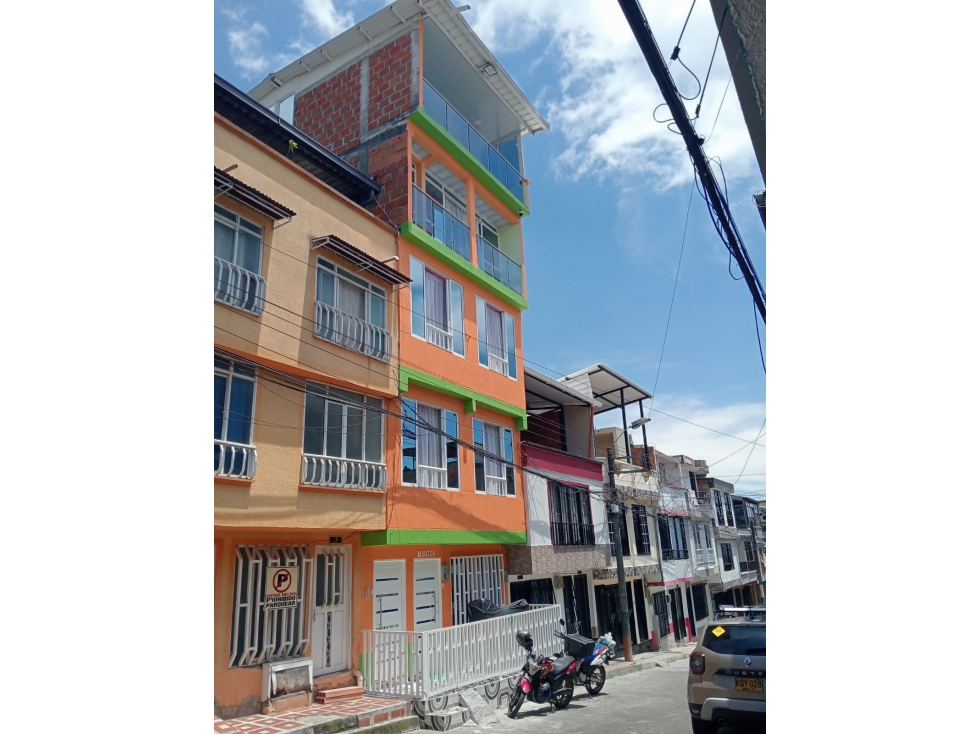 SE VENDE CASA DUPLEX DE 5 PISOS EN SAMARIA 1