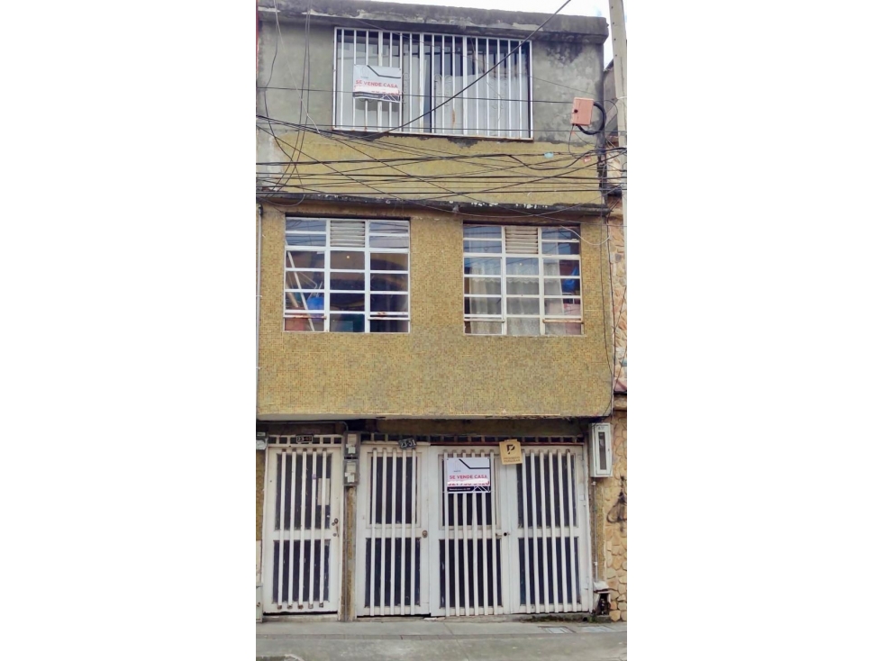 SE VENDE CASA EN EL CENTRO CON 2 APARTAMENTOS INDEPENDIENTES