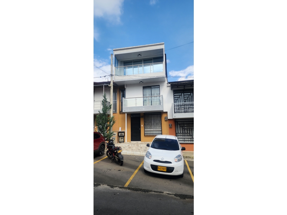 Se vende casa de 3 niveles en Dosquebradas con terraza y BBQ