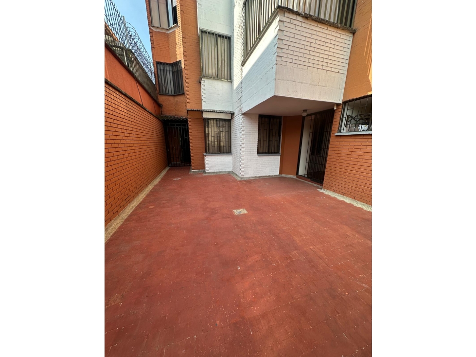 SE VENDE O PERMUTA APARTAMENTO EN ALAMOS AREA 160 M2