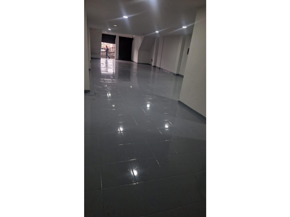 SE ALQUILA LOCAL COMERCIAL EN EL PARQUE DE CUBA AREA 140 m2 — foto 2