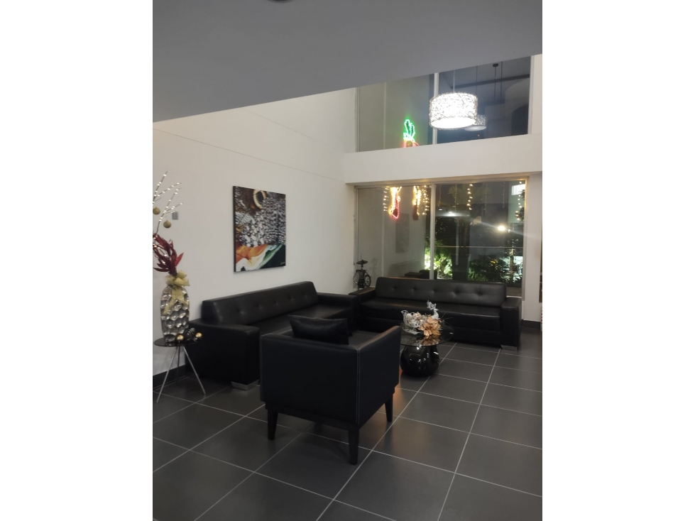 SE VENDE APARTAMENTO EN LA CIRCUNVALAR — foto 2