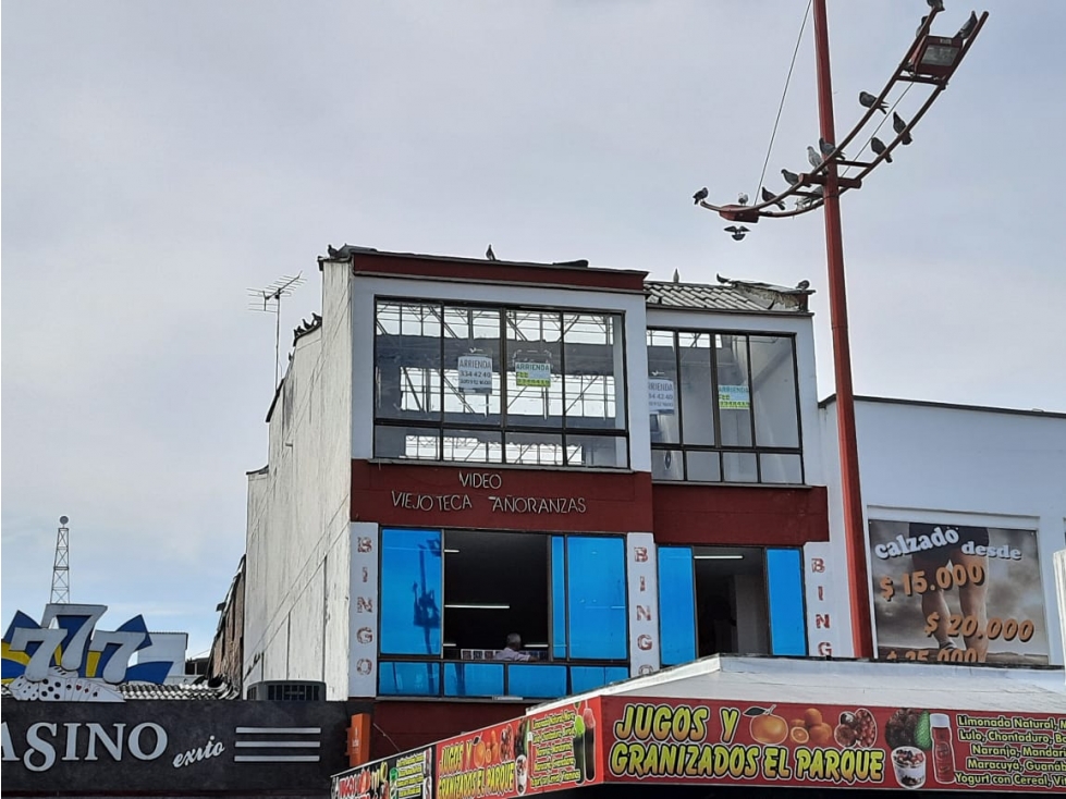 Se Vende Edificio en el parque de Cuba - 1