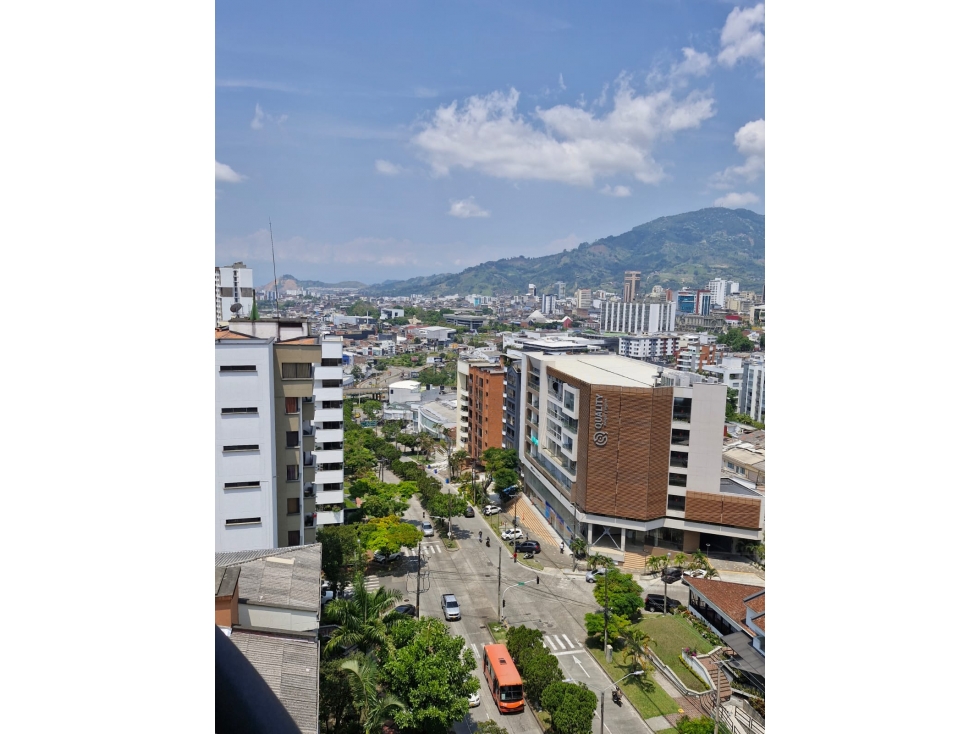 SE VENDE O PERMUTA APARTAMENTO EN PINARES EN VIA PRINCIPAL 290M2