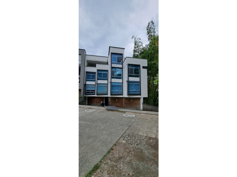 SE VENDE APARTAMENTO EN MARAYA EXCELENTE AREA 142 M2 — foto 4
