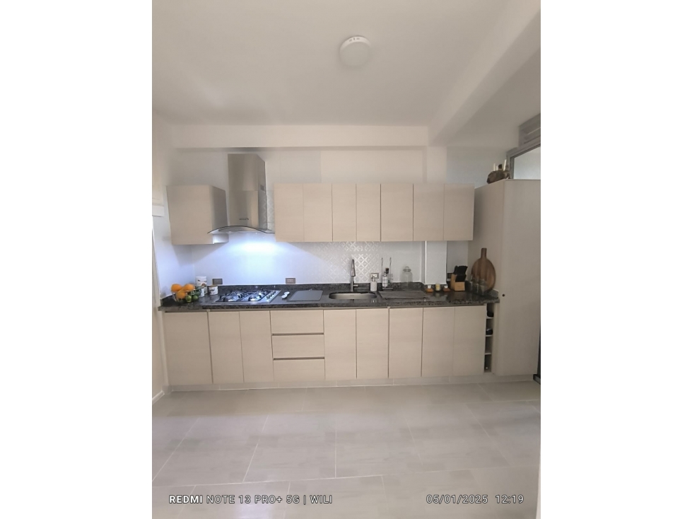 SE VENDE CASA REMODELADA CERCA EN LA AVENIDA SUR