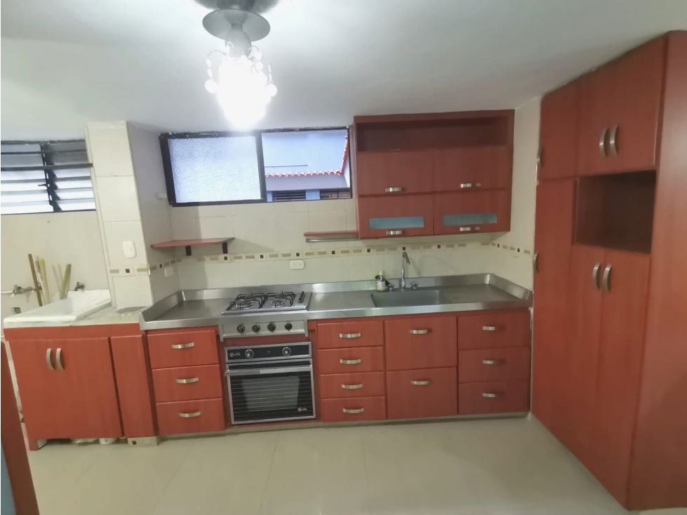 SE VENDE APARTAMENTO A UNA CUADRA DE LA UNIVERSIDAD!! — foto 2