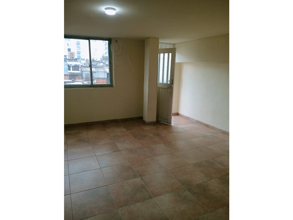 SE ARRIENDA APARTAMENTO EN EL CENTRO — foto 3