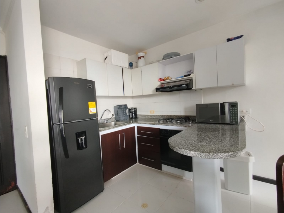 SE VENDE APARTA ESTUDIO EN LA CIRVUNVALAR AREA 50M2 - ASCENSOR
