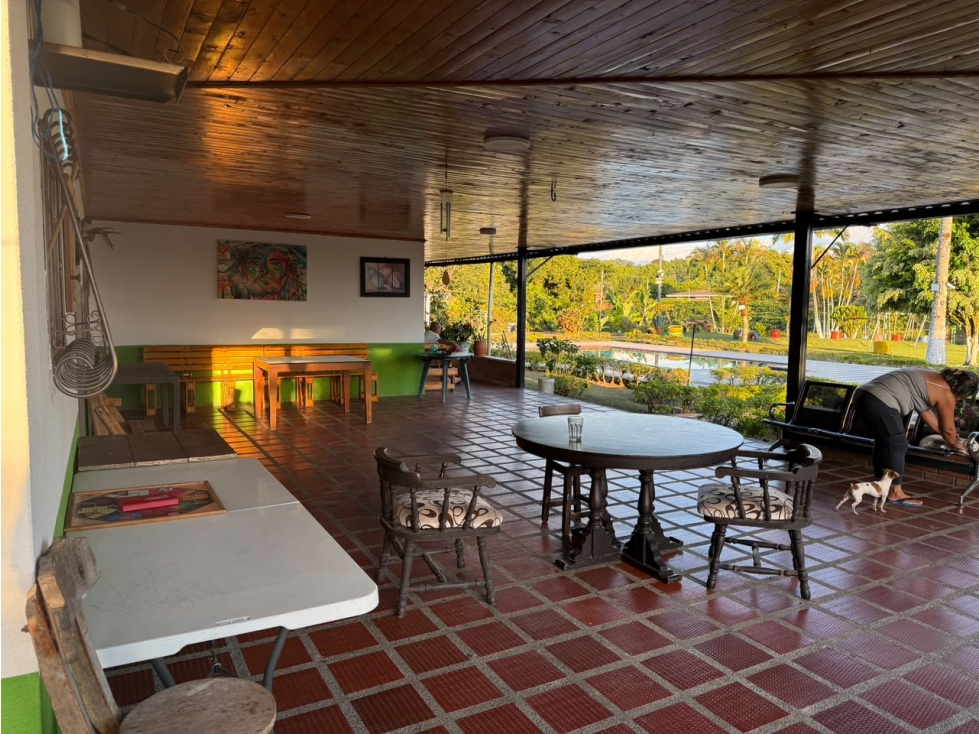 SE VENDE CASA CAMESTRE EN MORELIA AREA LOTE 7250 M2