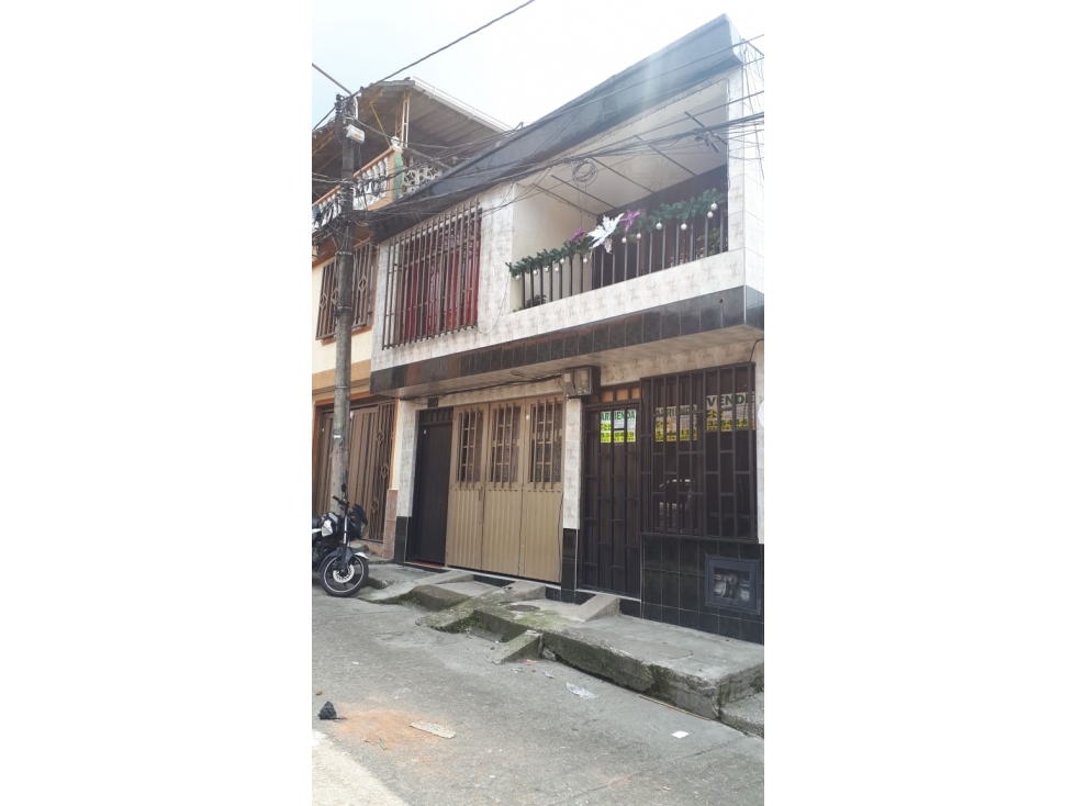 SE VENDE CASA CON VIVIENDAS INDEPENDIENTES en Dosquebradas