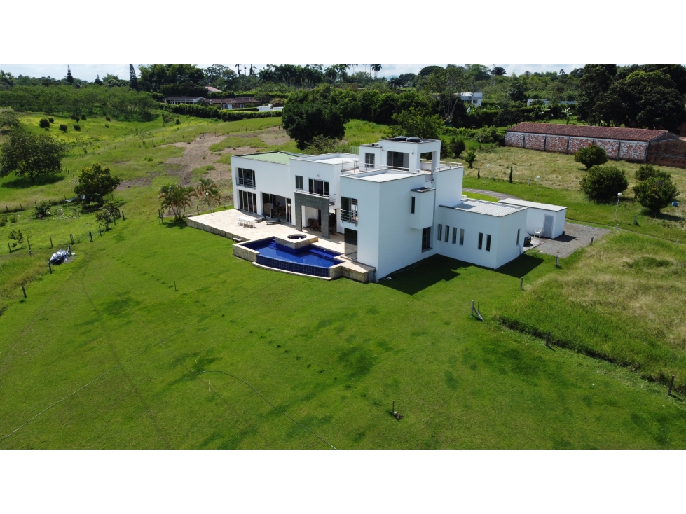 Se vende hermosa casa campestre por Cafelia cerritos