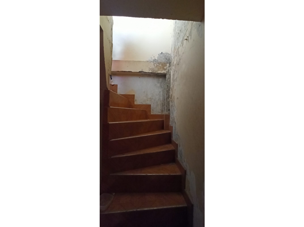 SE VENDE CASA DE 4 PISOS RENTABLE EN FRAILES — foto 2