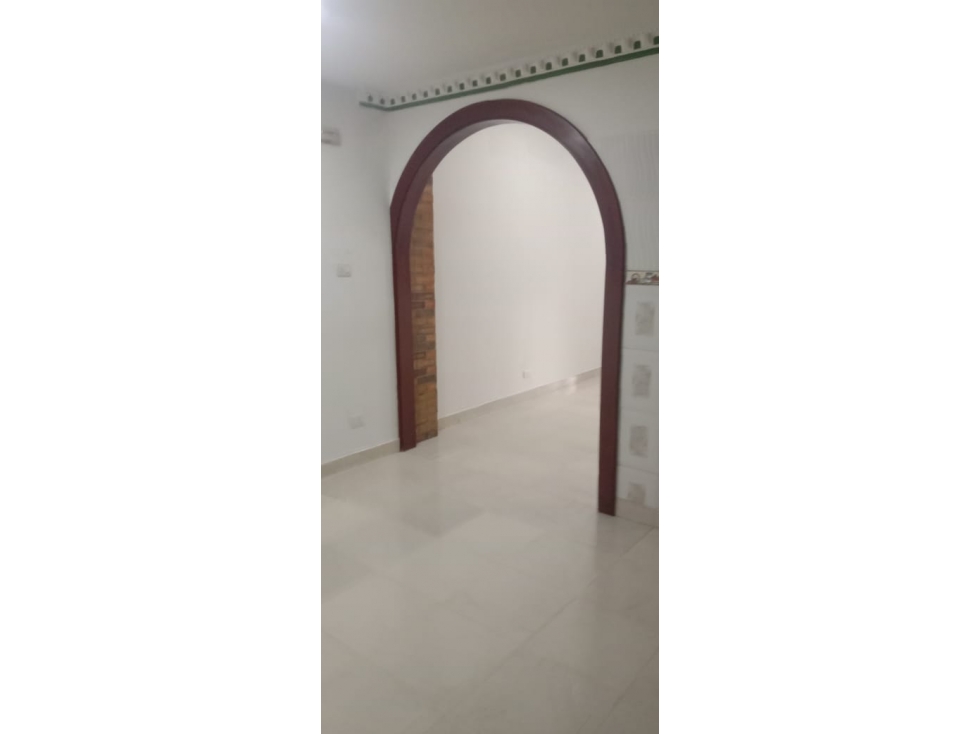 SE VENDE APARTAMENTO CENTRO PISO 2 EXCELENTE VISTA — foto 2