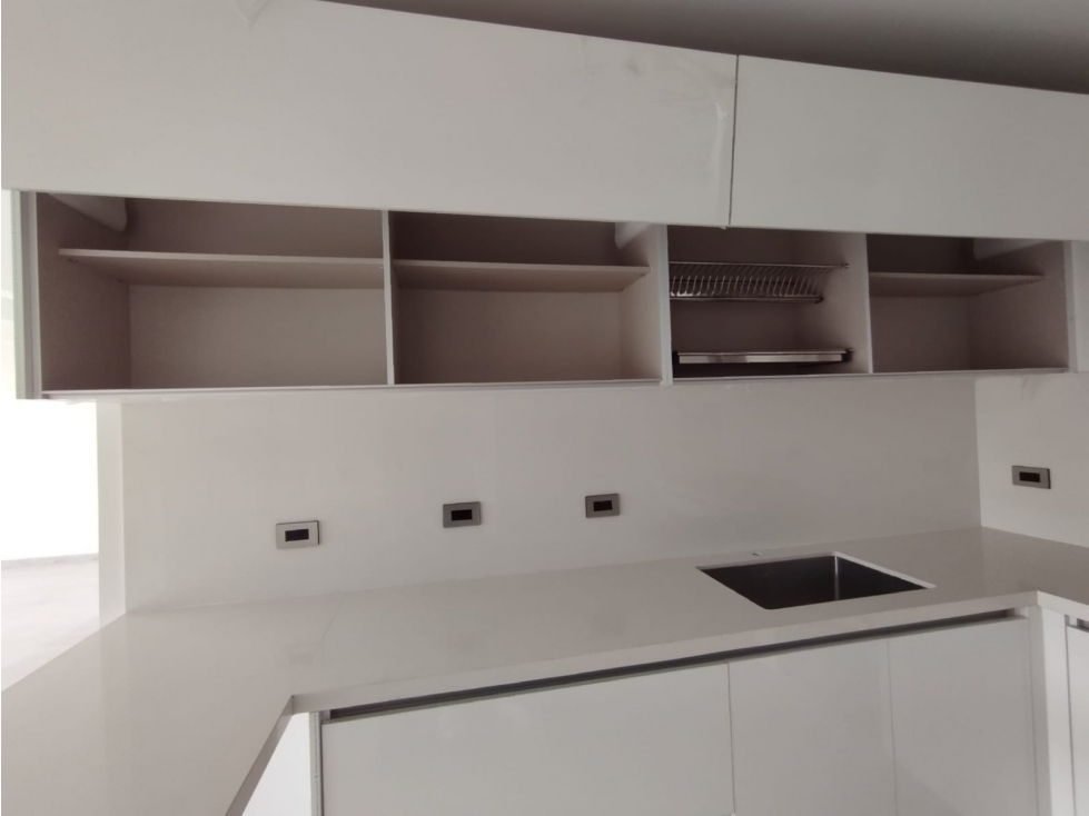 Se Vende Exclusivo Apartamento para Estrenar en Los Alpes