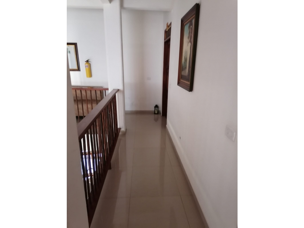 SE VENDE HERMOSA Y AMPLIA CASA SANTA BARBARA - 1