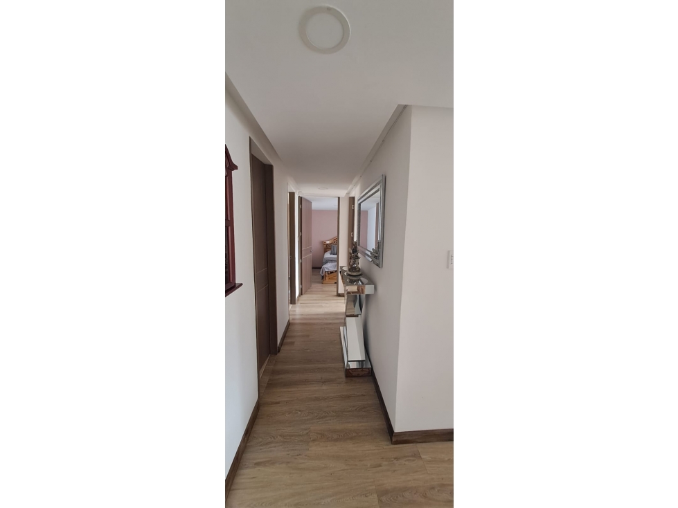 Se vende apartamento remodelado en el barrio La Elvira (SIN ASCENSOR) — foto 3