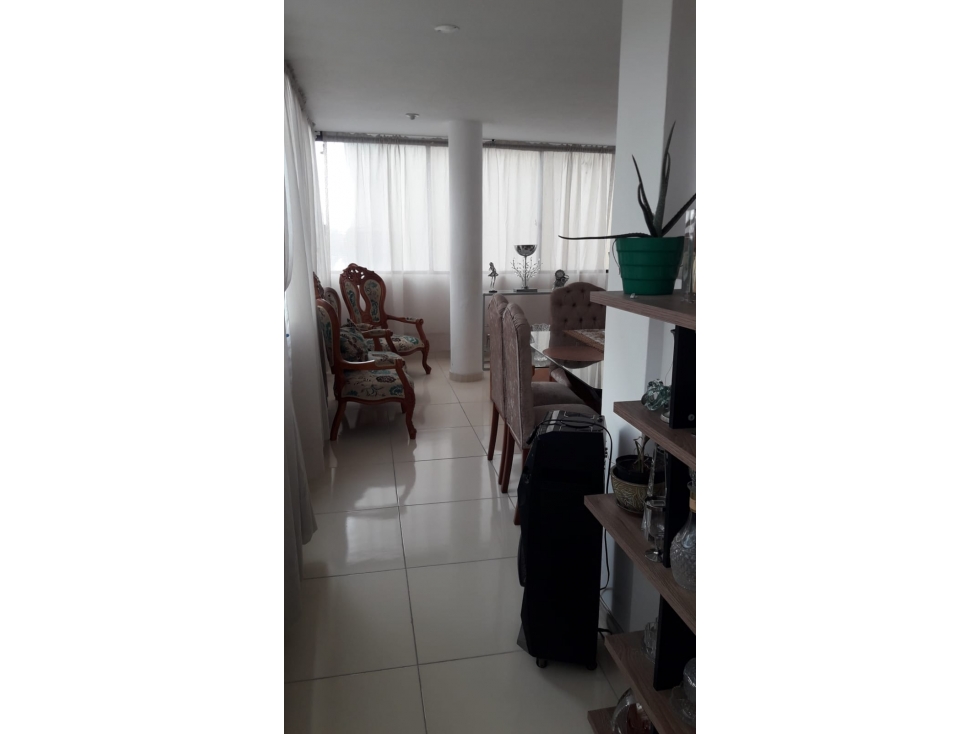 SE VENDE APARTAMENTO EN EL CENTRO REMODELADO de 103mt CERCA AL LAGO — foto 3