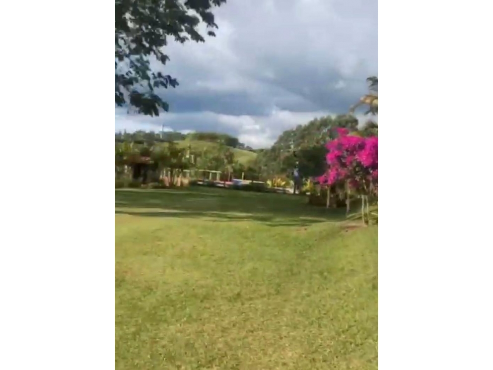 Se Vende Hermosa Finca por Arabia con Piscina y 3 casas — foto 3