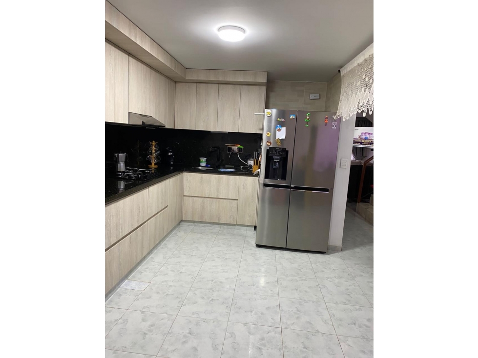SE VENDE O PERMUTA CASA EN CORALES EXCELENTE ACABADOS Y UBICACION