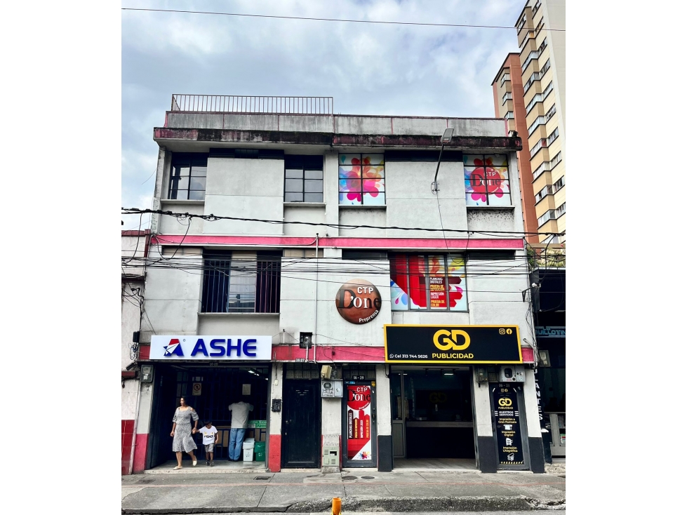 SE VENDE EDIFICIO CON LOCALES Y VIVIENDAS EN EL CENTRO DE PEREIRA