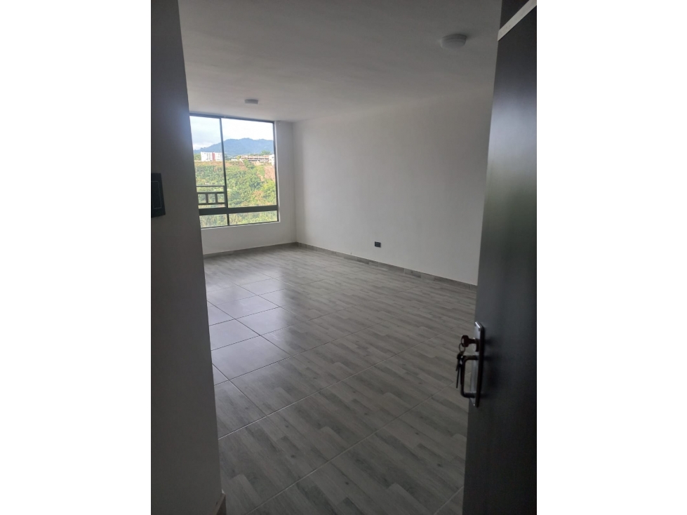 Se Vende Apartamento Remodelado en el Barrio Popular Modelo — foto 2