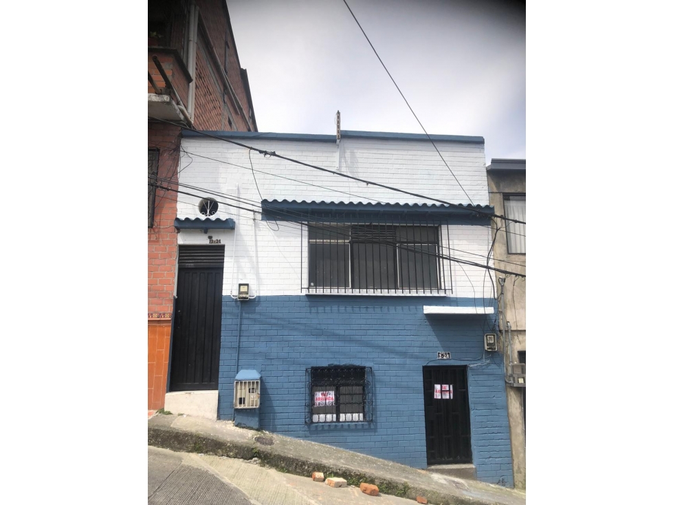 SE VENDE CASA CON VIVIENDAS INDEPENDIENTES EN EL CENTRO