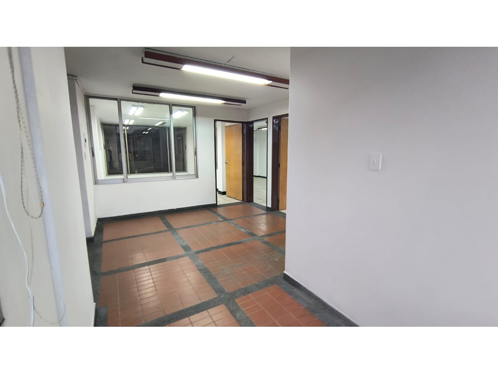 Se vende Apartamento con locales consultorios independientes en Centro — foto 2