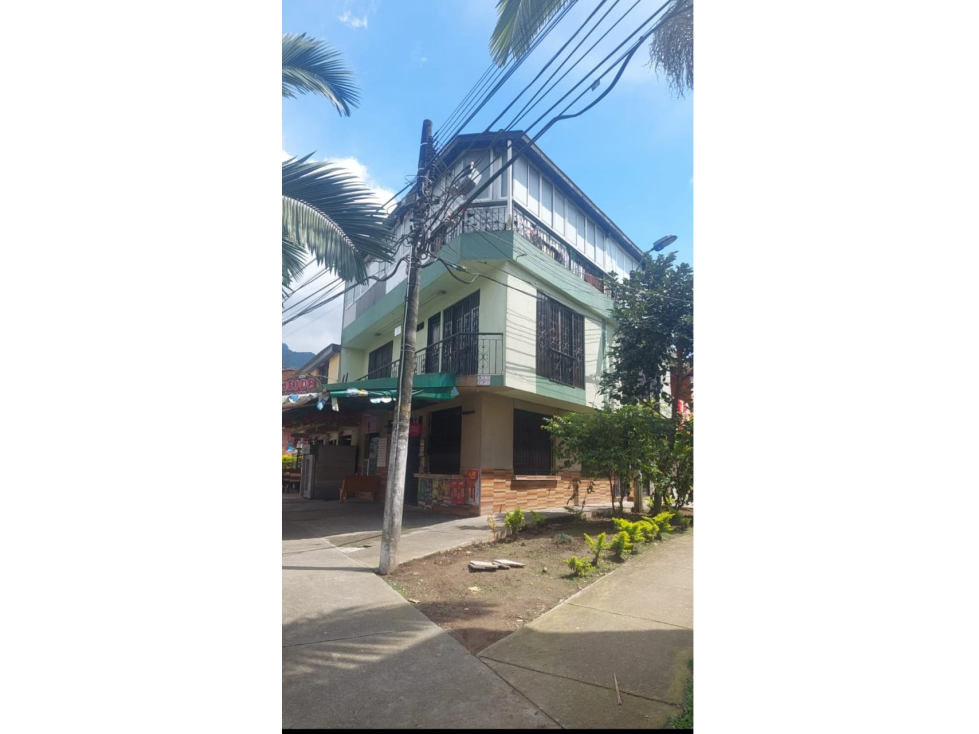 SE VENDE CASA CON VIVIENDA INDEPENDENCIA EN EL PARQUE INDUSTRIAL