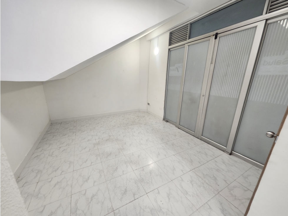 SE VENDE LOCAL CON EXCELENTE UBICACIÓN EN EL CENTRO — foto 3
